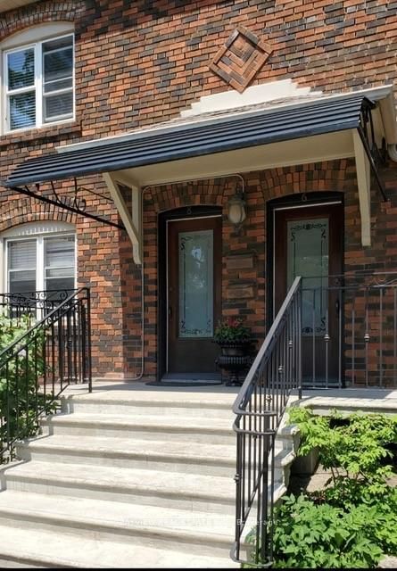Main floor - 6 Deloraine Avenue