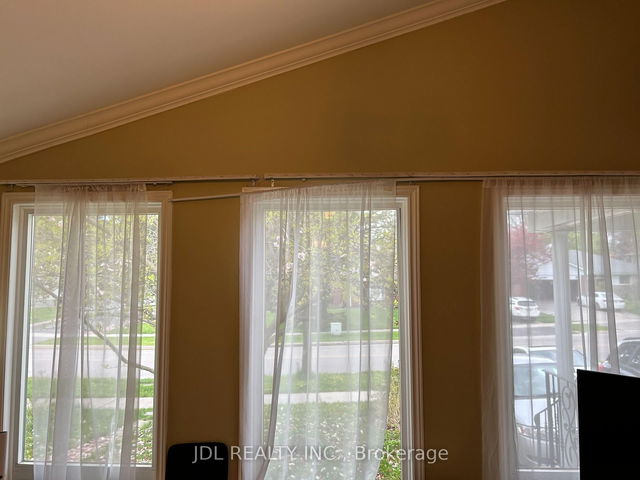 Main Floor/3 beds/2 baths - 23 Pineway Blvd Boulevard