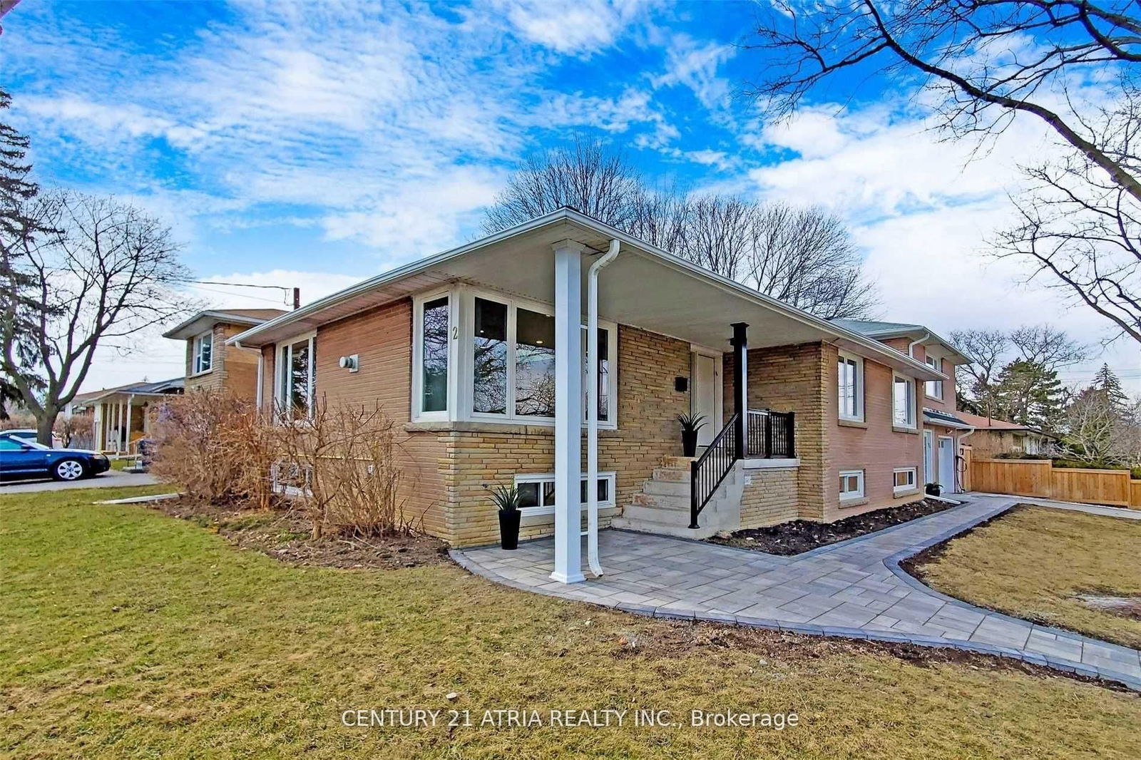 Detached House for lease at 2 Pannahill Road, Toronto, Bathurst Manor, M3H 4N3 - MLS: C12107500