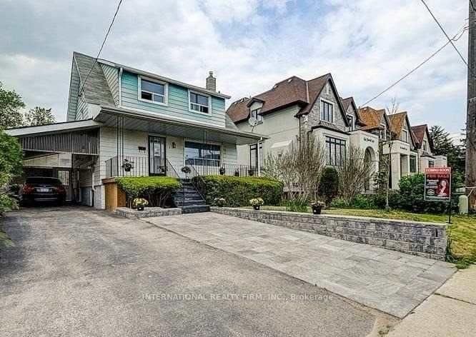 Detached House for sale at 8 Farrell Avenue, Toronto, Willowdale West, M2R 1C8 - MLS: C12108051