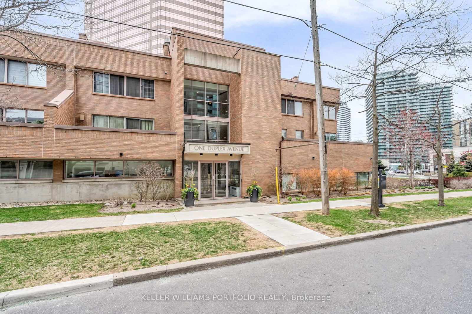 Condo for sale at 204-1 Duplex Avenue, Toronto, Newtonbrook West, M2M 4G6 - MLS: C12108099