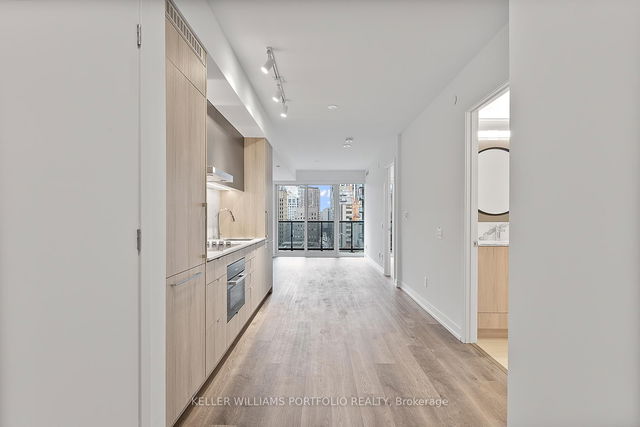 902 - 771 Yonge Street