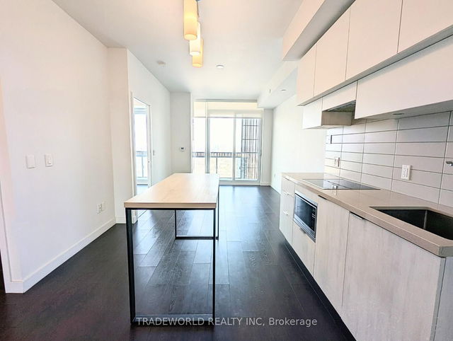 3806 - 8 Eglinton Avenue