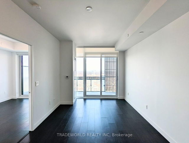 3806 - 8 Eglinton Avenue
