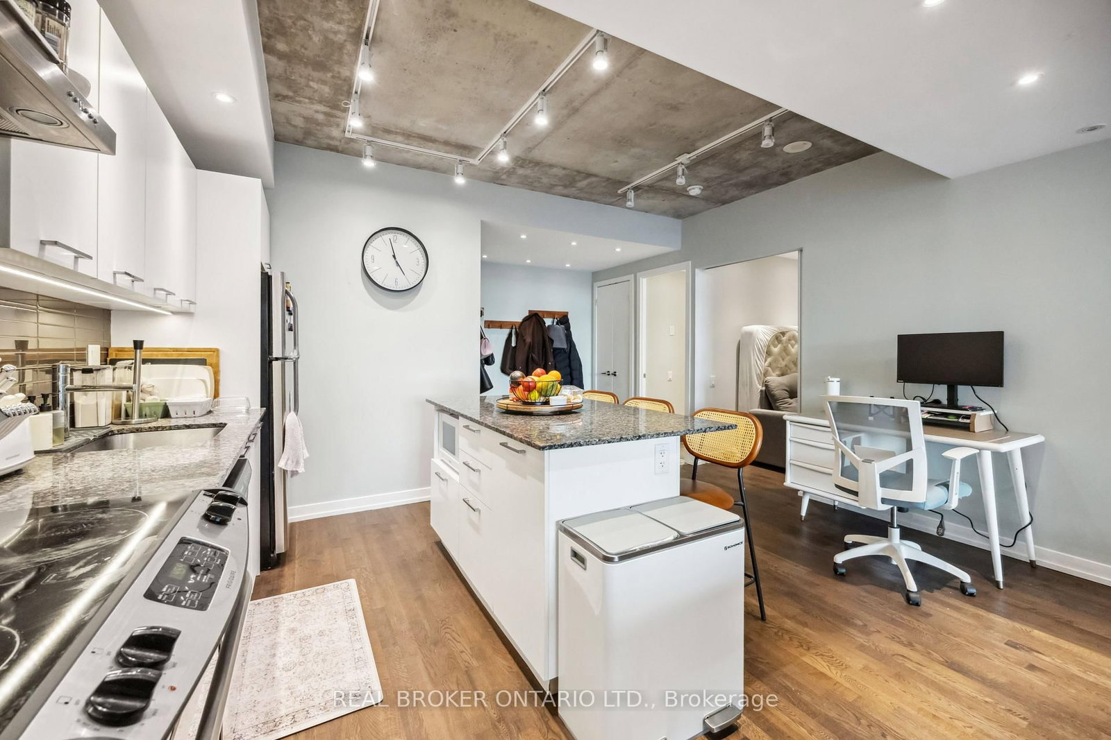 Listing Image 7