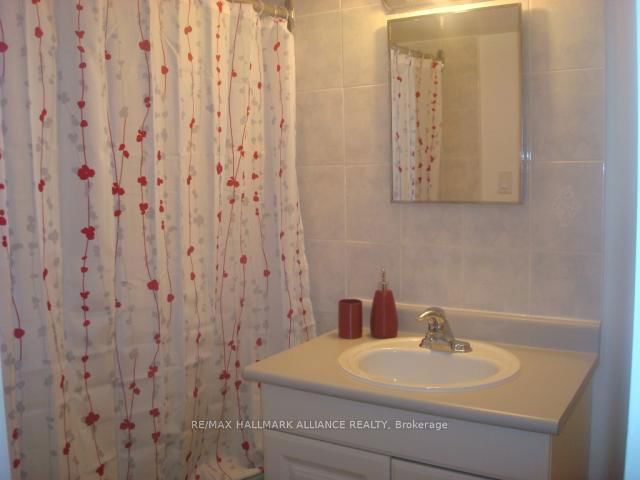 #Lower - 15 Grove Park Crescent