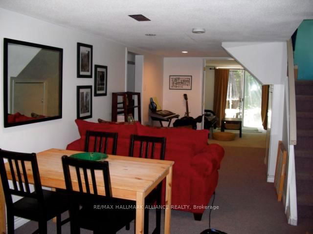 #Lower - 15 Grove Park Crescent