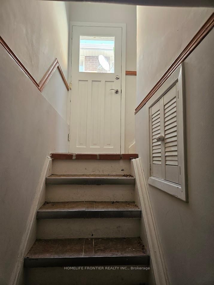 205 Burnett Ave, Toronto, M2N 1V7 | Image 2