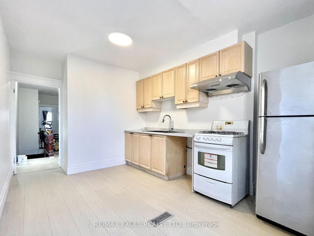 Upper - 26 Carr Street