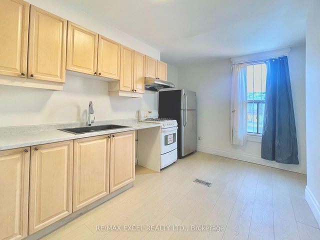 Upper - 26 Carr Street