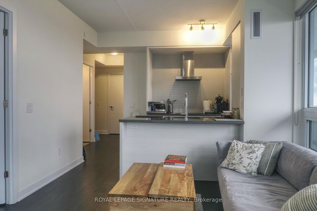 3909 - 2221 Yonge Street