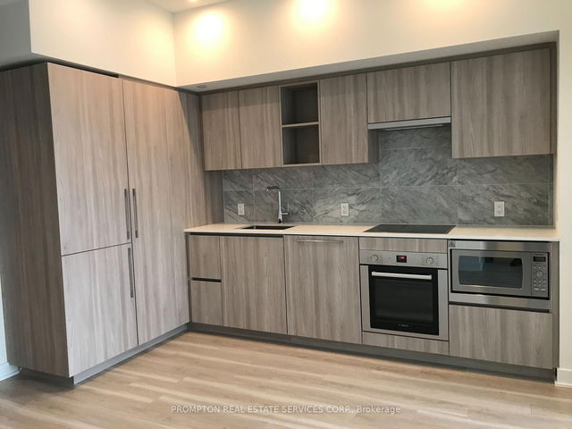 3712 - 17 Bathurst Street