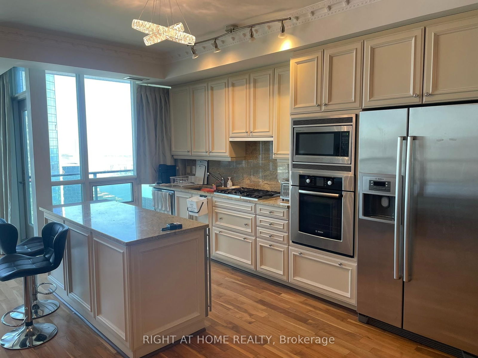 Condo for lease at 4904-16 Harbour Street, Toronto, Waterfront Communities C1, M5J 2Z7 - MLS: C12109329