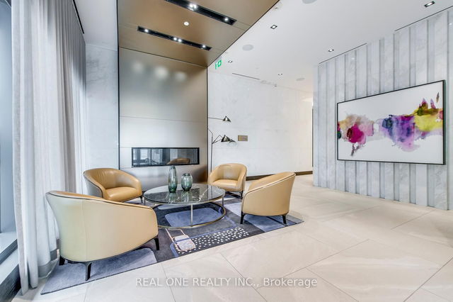 818 - 1 Edgewater Drive