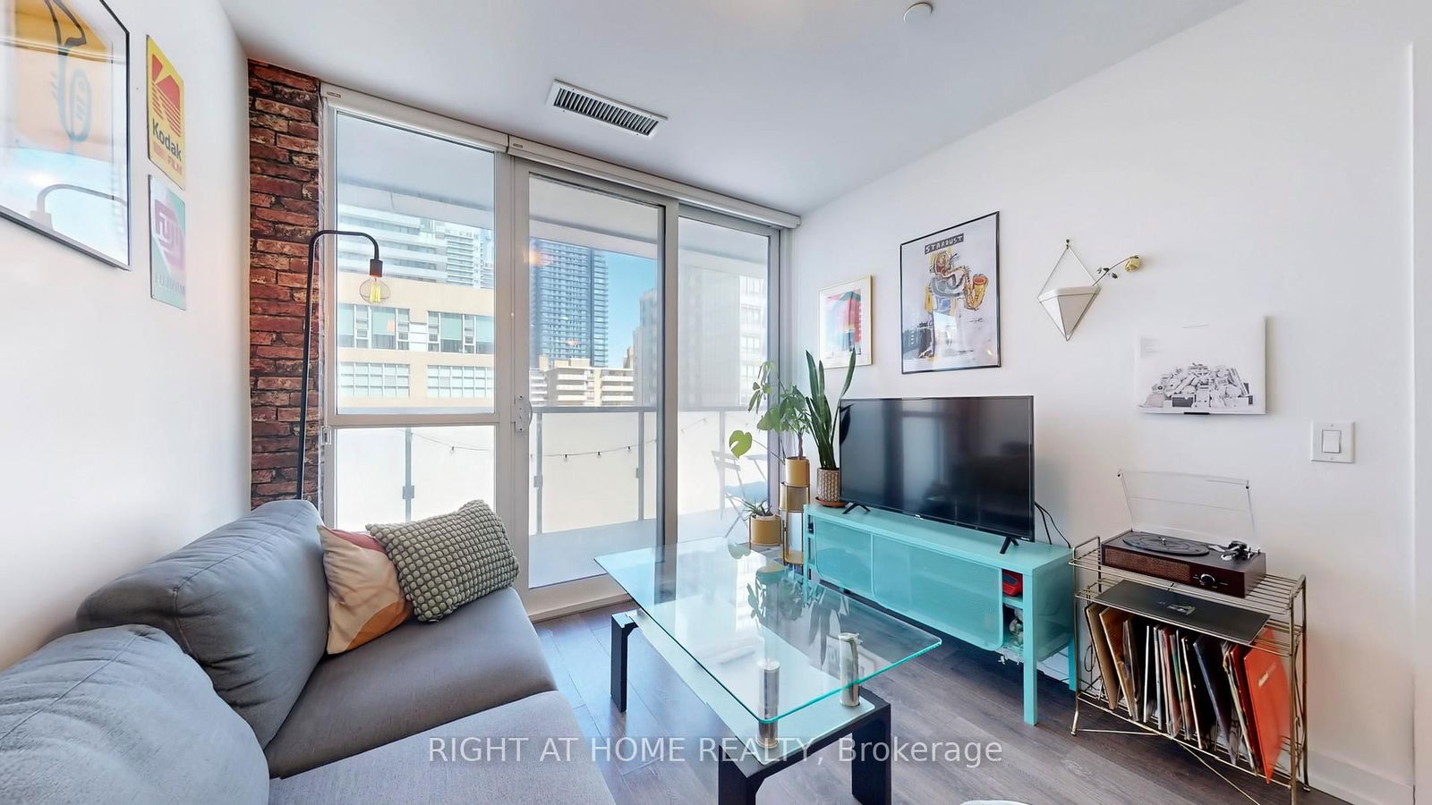 Condo for lease at 705-125 Redpath Avenue, Toronto, Mount Pleasant West, M4S 0B5 - MLS: C12109545