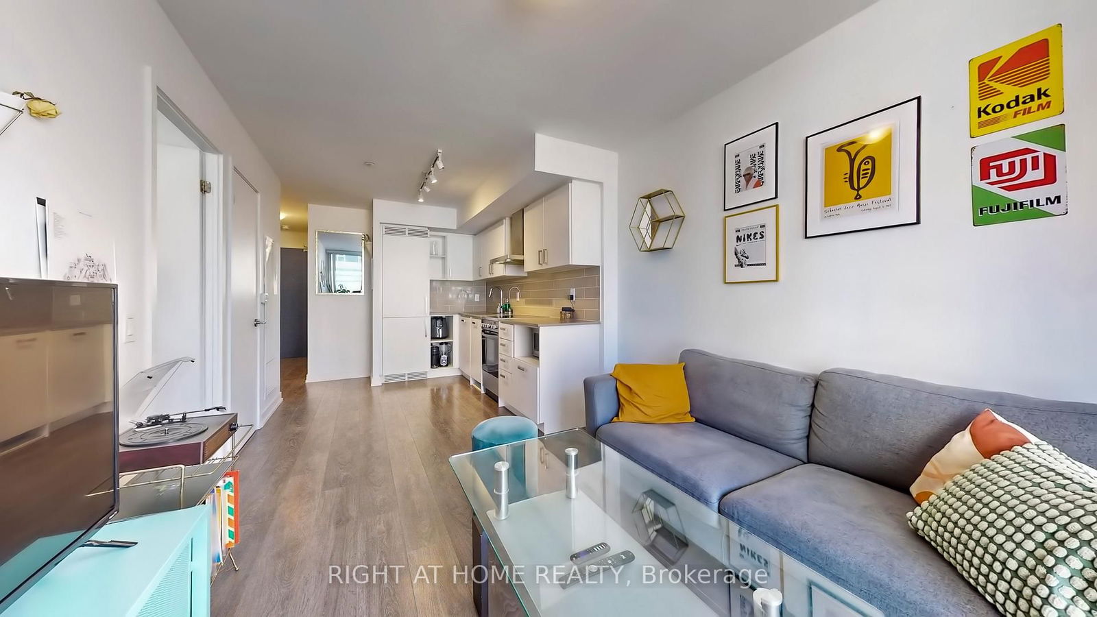 Condo for lease at 705-125 Redpath Avenue, Toronto, Mount Pleasant West, M4S 0B5 - MLS: C12109545