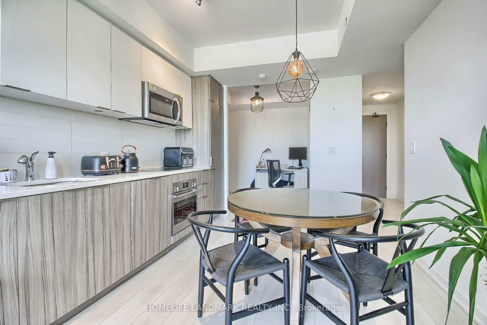 Condo for lease at 607-223 St Clair Avenue, Toronto, Casa Loma, M4V 1R3 - MLS: C12109580
