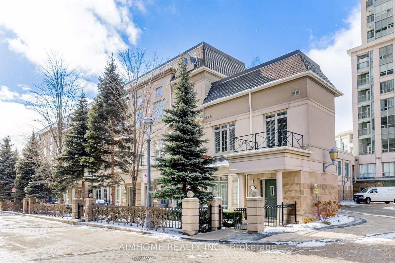Townhouse for lease at Gv217-17 Barberry Place, Toronto, Bayview Village, M2K 3E2 - MLS: C12109791