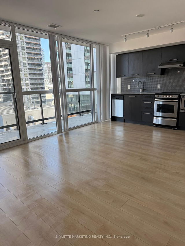 1510 - 87 Peter Street