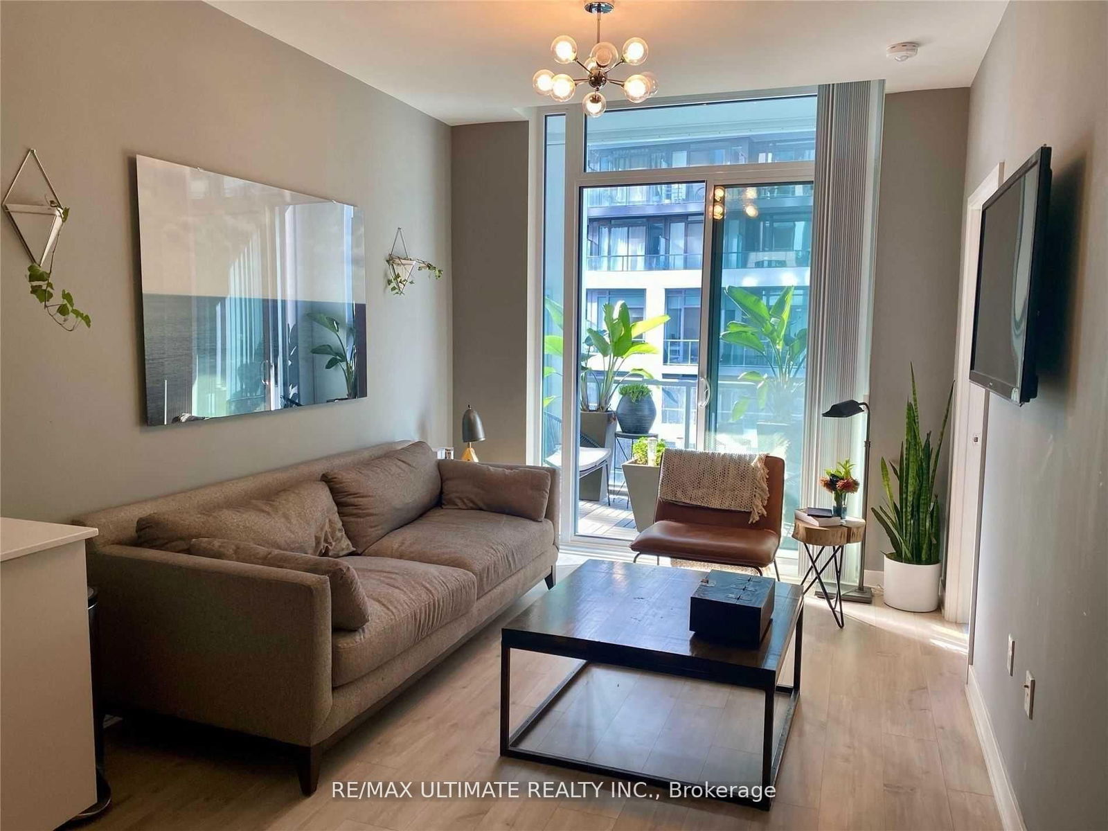 Condo for lease at 819E-576 Front Street, Toronto, Waterfront Communities C1, M5V 0P8 - MLS: C12109857