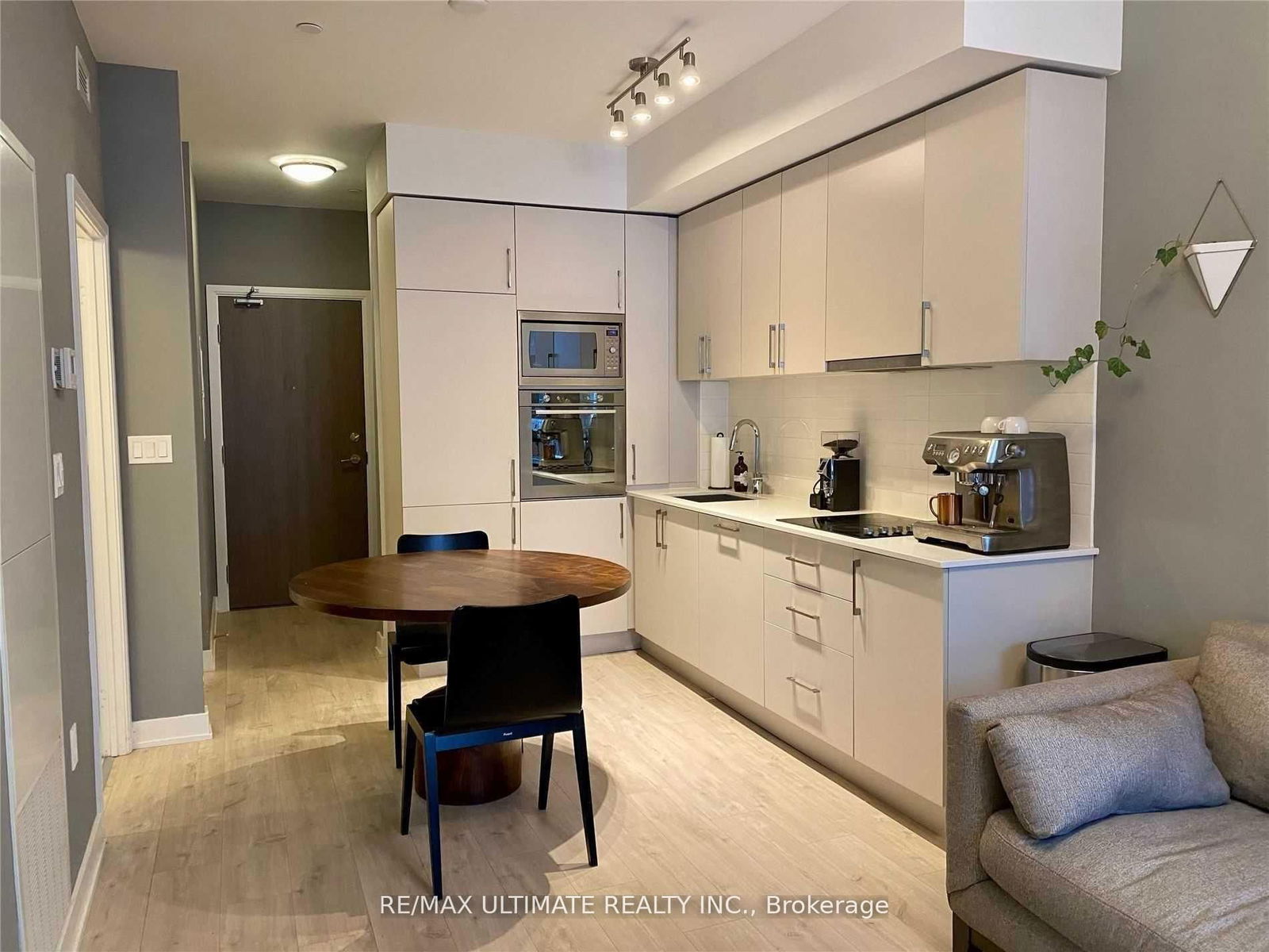 Condo for lease at 819E-576 Front Street, Toronto, Waterfront Communities C1, M5V 0P8 - MLS: C12109857