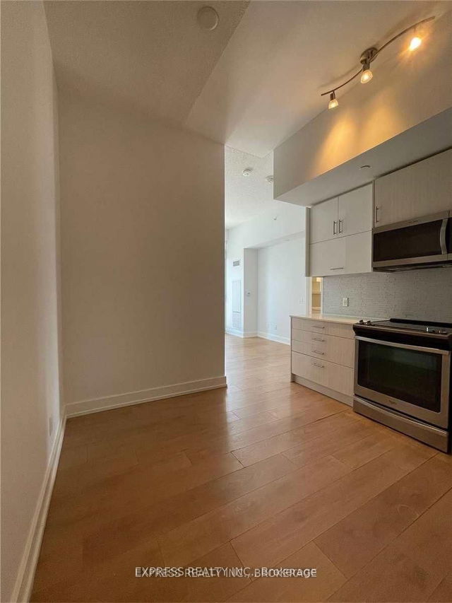 419 - 128 Fairview Mall Drive