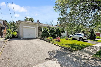 Unit Upper — 23 Fontainbleau Dr, Toronto - Newtonbrook West image-0-1