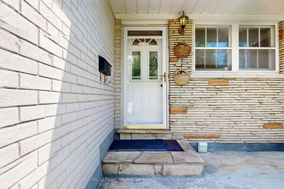 Unit Upper — 23 Fontainbleau Dr, Toronto - Newtonbrook West image-0-2
