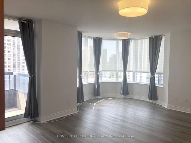 1518 - 15 northtown Way
