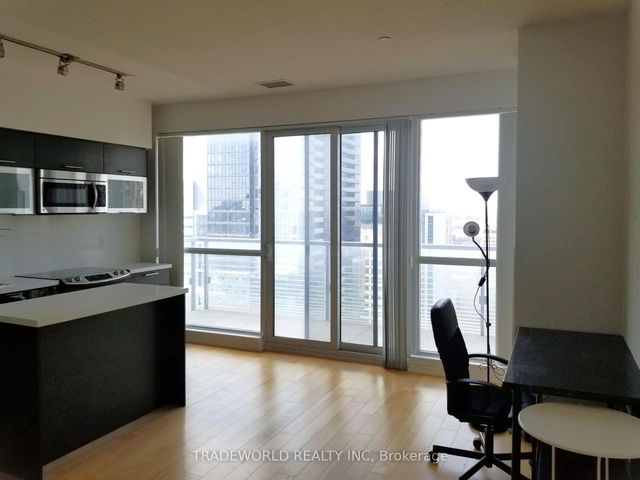 3211 - 386 Yonge Street