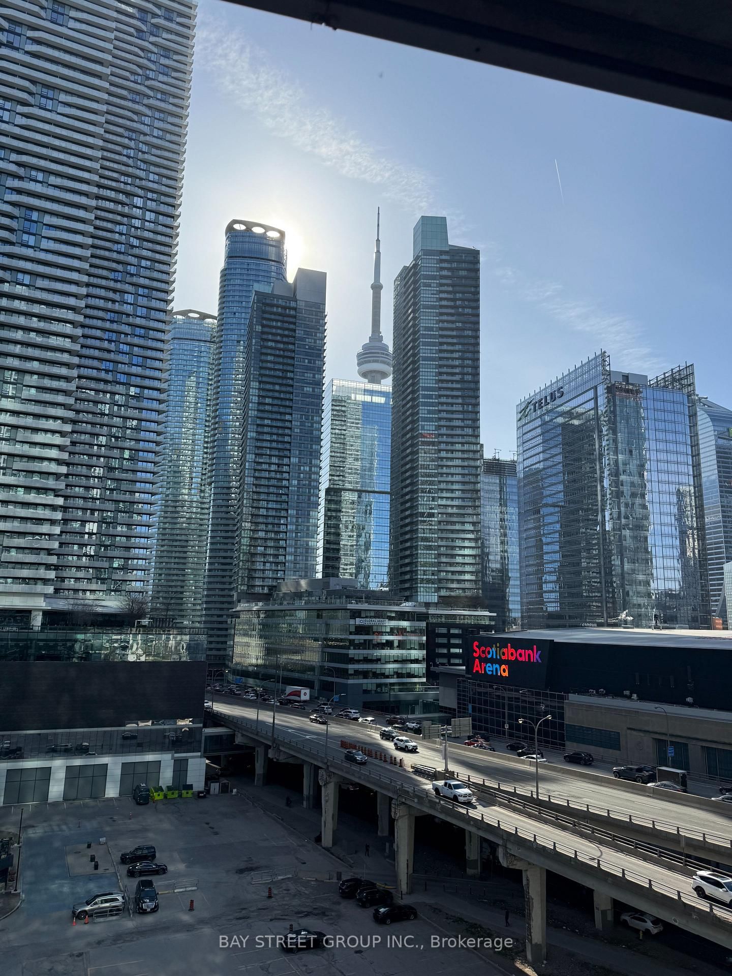 Welcome To '33 Bay', Pinnacle's Luxury Condo To This Spectacular Community, At The Heart Of Downtown Toronto Where Bay Meets Harbour. 1 Bed, 109 Sq Ft Balcony. Great Value. Spectacular City And Lake Views, Superior Quality Finishes, Floor To Ceiling Windows, Laminate Flooring, Spacious Layout. Steps from The Financial And Entertainment Districts, Harbor Front, Restaurants, Subway, The Path & The U Of T., Union Station, Scotiabank Arena,& the Vibrant attractions of downtown Toronto