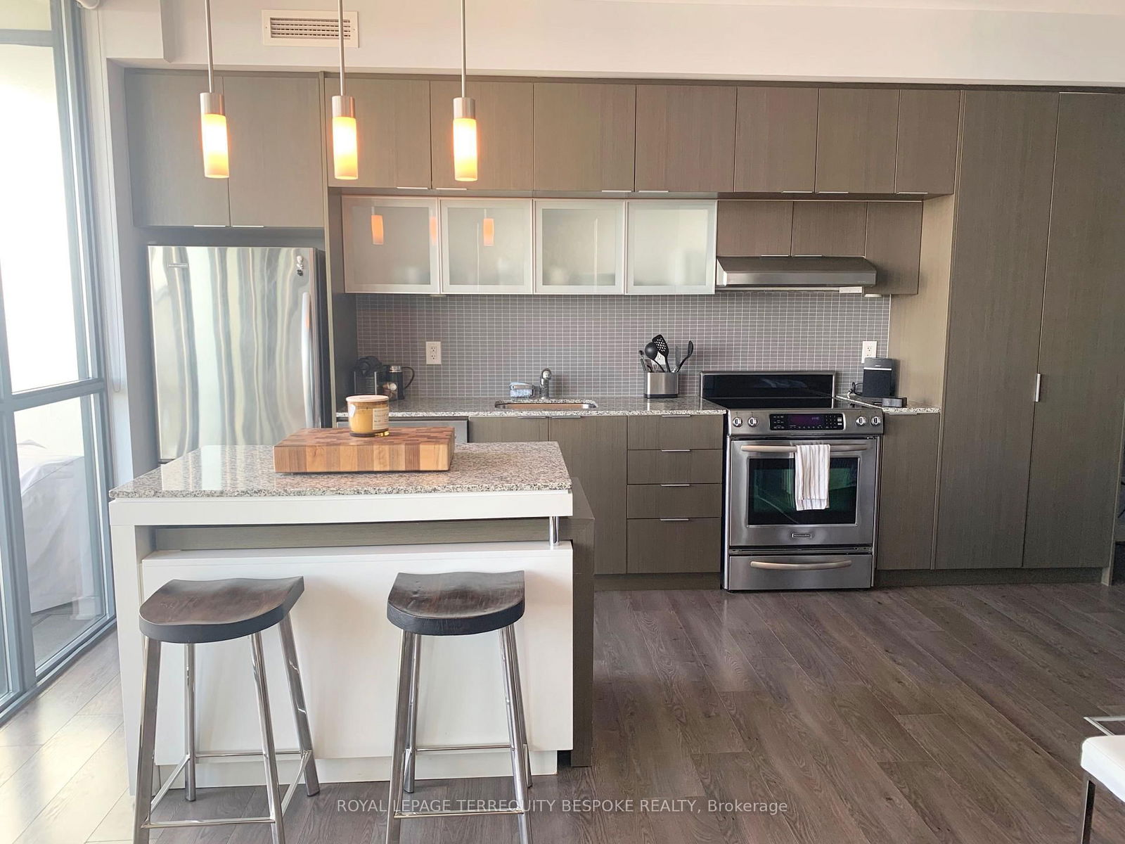 Fully Furnished One Plus Den Bedroom Suite At X Condos! Designer Finishes & Furniture! Just Bring Your Bags And Move In! Expansive & Sun Filled East Views. Great Kitchen And Office Area. Ample Bedroom Storage. Great Amenities: 24 Concierge, Exercise Rm, Party Rm, Yoga Rm, Outdoor Pool, Sun Deck, Guest Suites, Vis. Parking. Steps To Yonge And Bloor, Yorkville, Shopping, Bars, Restaurants, Subway, Highways, And Easy Commute Downtown Core- Financial District.