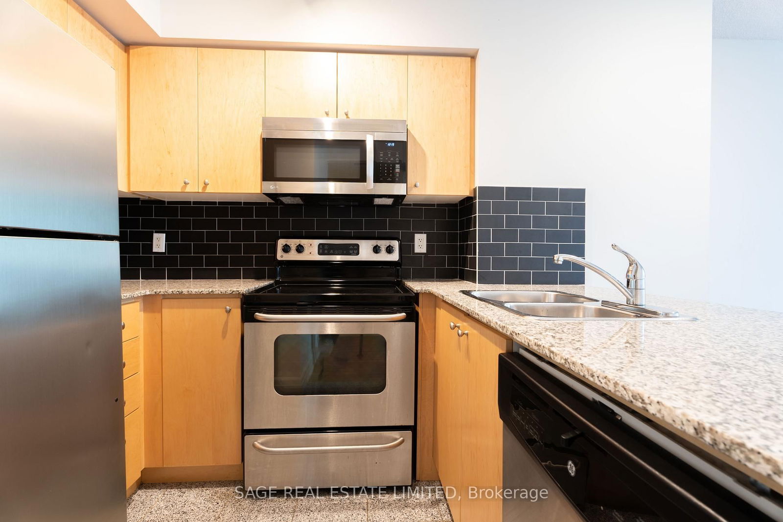 Condo leased at 411-8 Scollard Street, Toronto, Annex, M5R 1M2 - MLS: C12110952