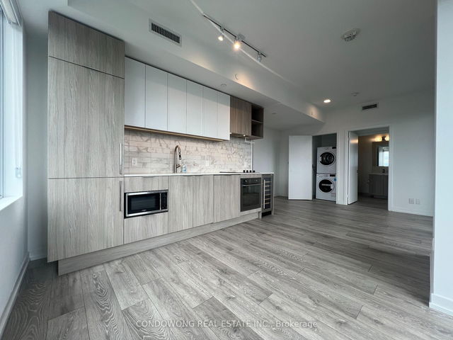 1205 - 2020 Bathurst Street