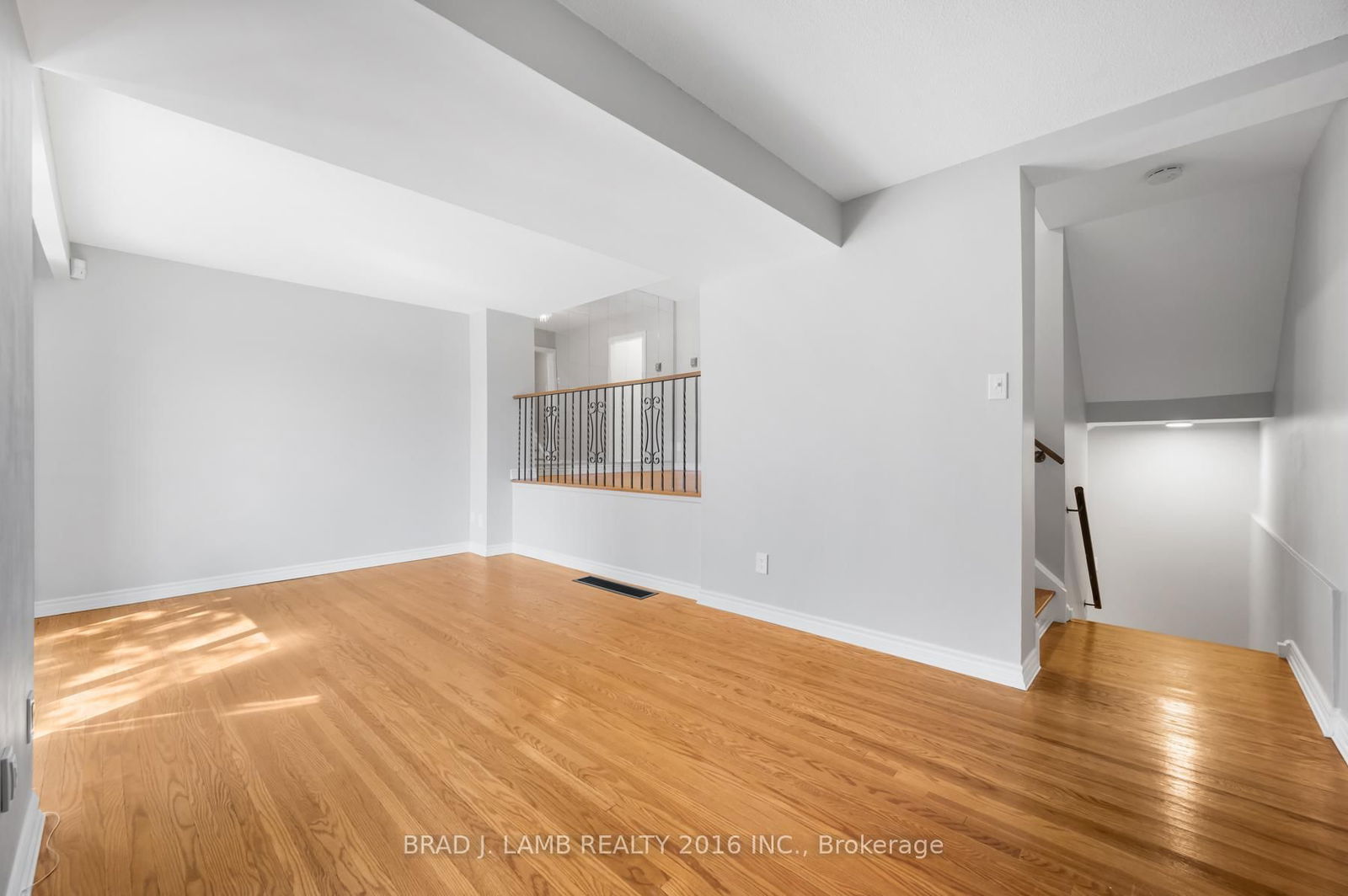 Townhouse for sale at 8-70 Castlebury Crescent, Toronto, Bayview Woods-Steeles, M2H 1W8 - MLS: C12111081