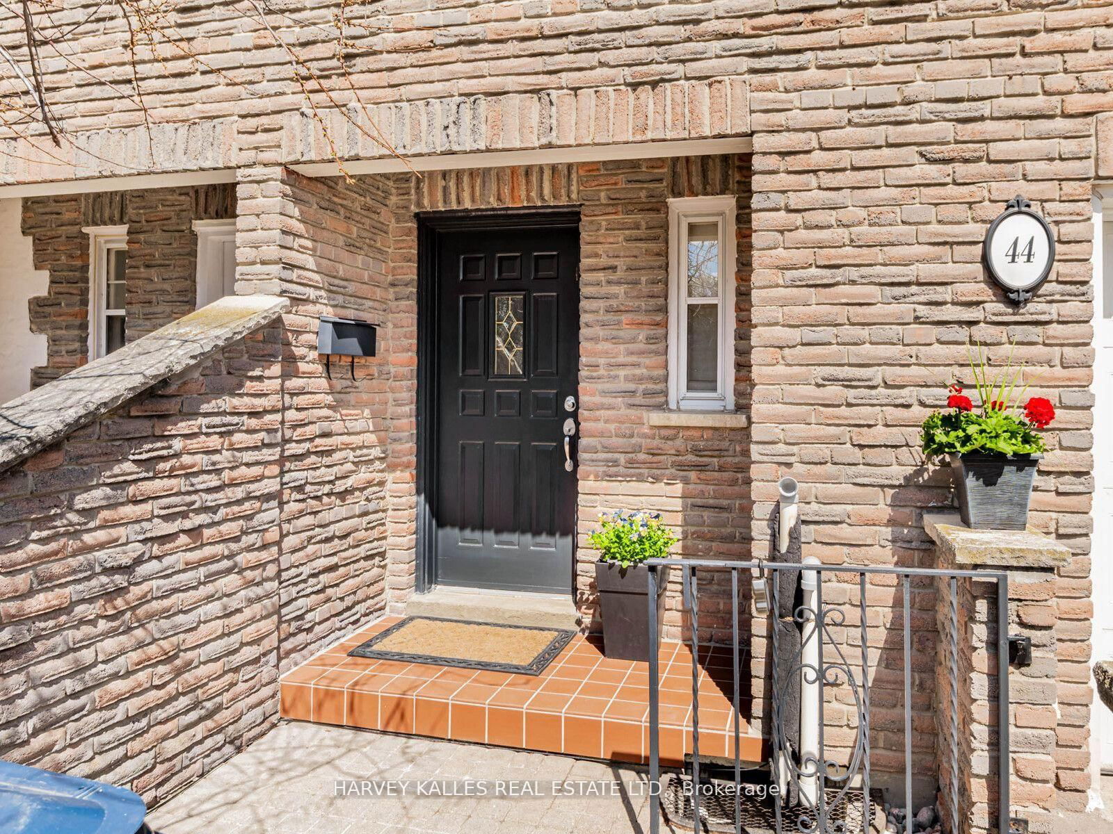 Townhouse for sale at 44 Farmstead Road, Toronto, St. Andrew-Windfields, M2L 2G2 - MLS: C12111227