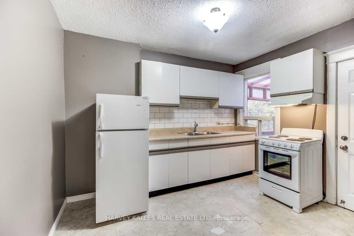Semi-Detached House for lease at 2-1215 Bathurst Street, Toronto, Casa Loma, M5R 3H3 - MLS: C12111502