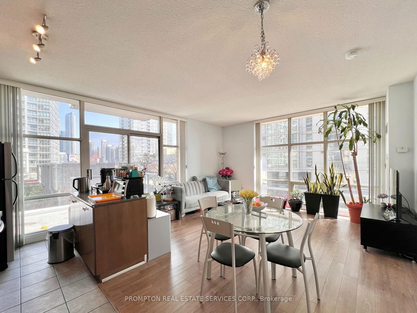 Condo for lease at 203-9 Spadina Avenue, Toronto, Waterfront Communities C1, M5V 3V5 - MLS: C12111755