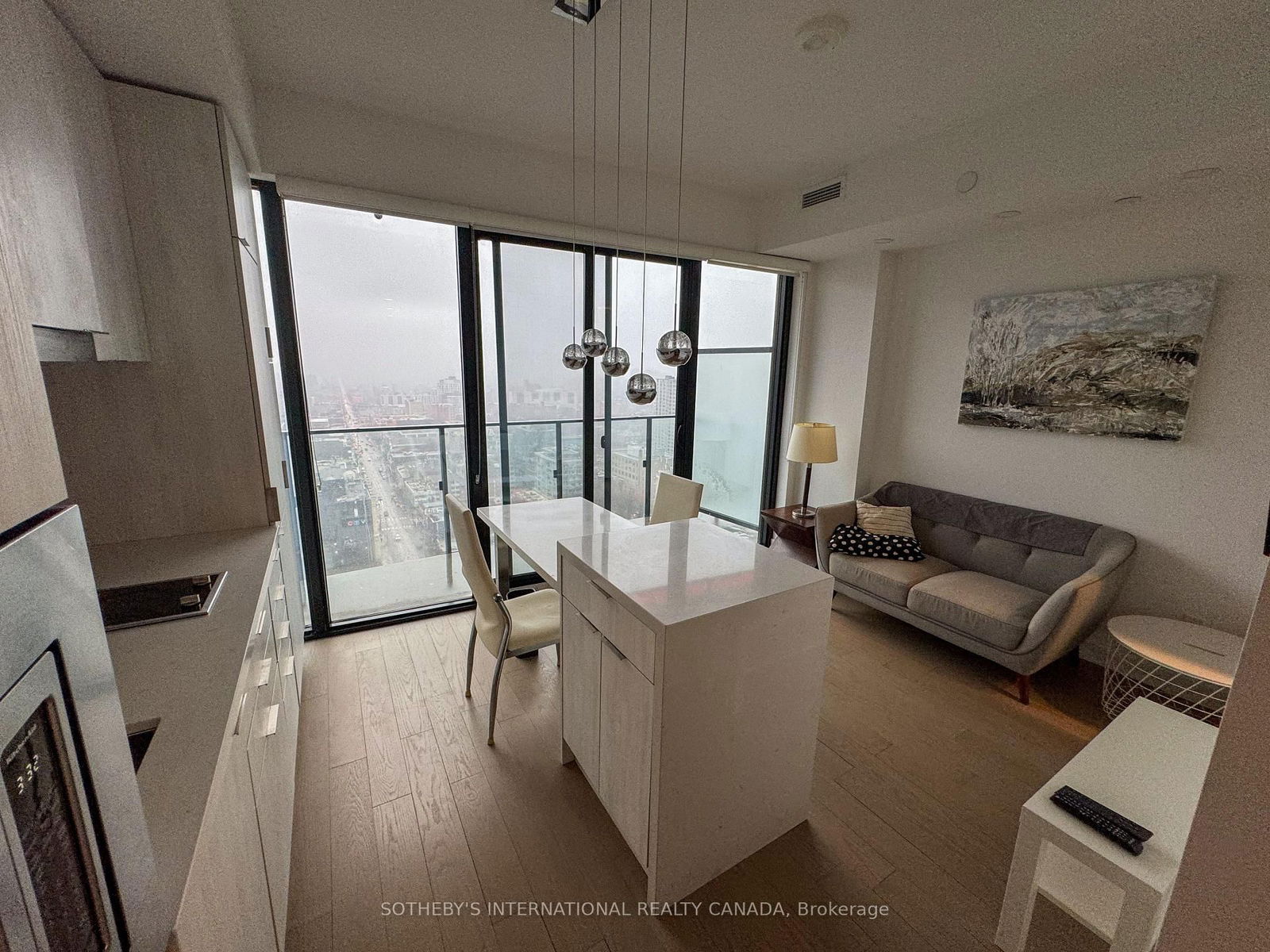 High floor Junior 1 bedroom at the Smart House Condominiums. Efficient layout with large windows, balcony, and clear West exposures with unobstructed views. The perfect location in downtown Toronto; steps to transit, restaurants, shopping, and entertainment options. Includes pull down murphy bed with additional storage. Available July 1st, must see!