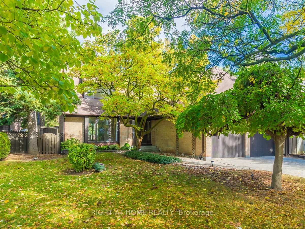 Detached House for lease at 16 Fernside Court, Toronto, Willowdale East, M2N 6A1 - MLS: C12111963