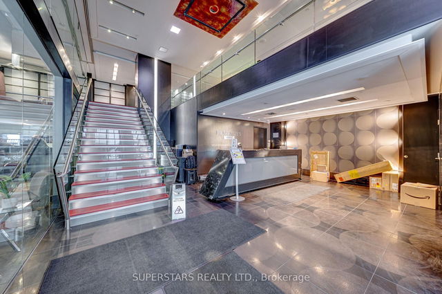 913 - 210 Victoria Street