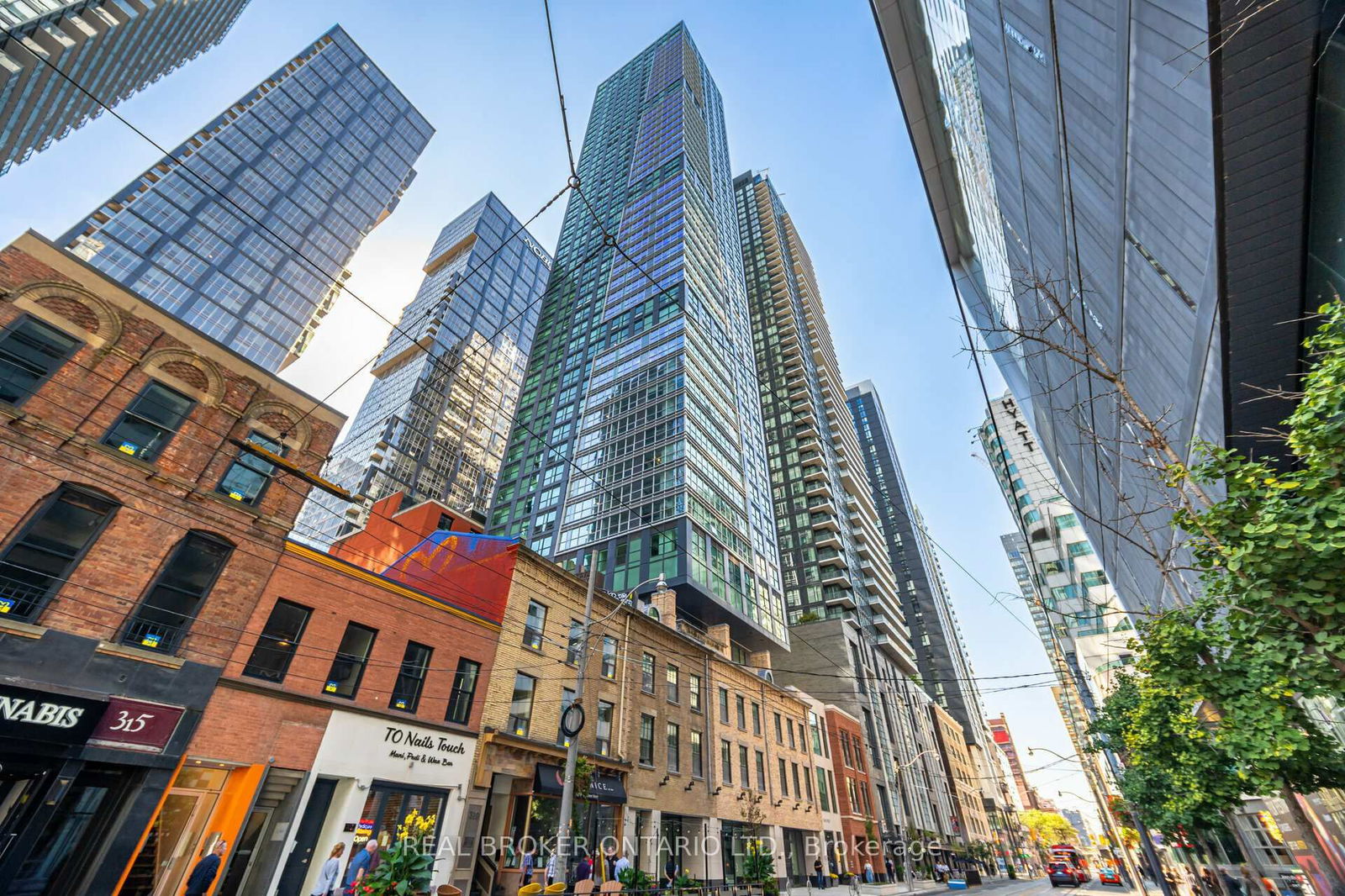Condo for lease at 4005-327 King Street, Toronto, Waterfront Communities C1, M5V 0W7 - MLS: C12112465