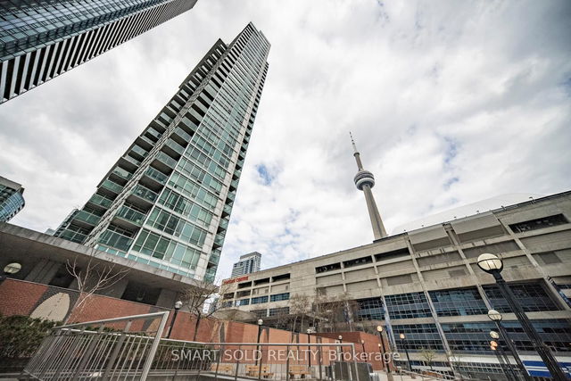 2710 - 81 Navy Wharf Court