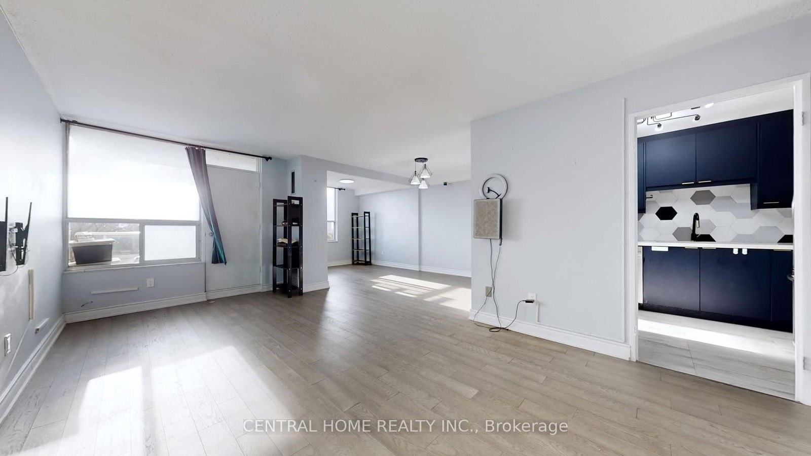 Condo for sale at 715-5 Shady Golfway, Toronto, Flemingdon Park, M3C 3A4 - MLS: C12112566