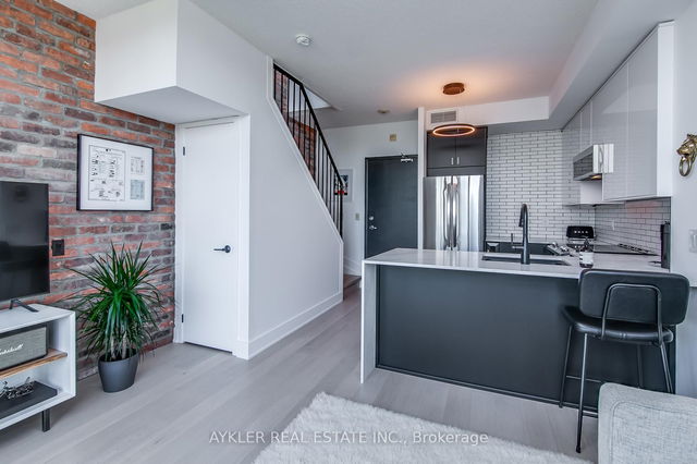 604 - 901 Queen Street