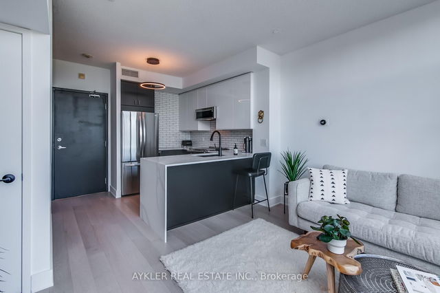 604 - 901 Queen Street