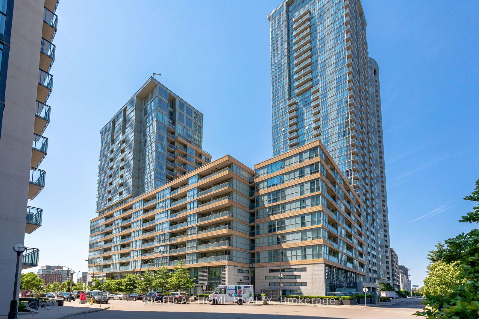 Condo for lease at 728-10 Capreol Court, Toronto, Waterfront Communities C1, M5V 4B3 - MLS: C12112883