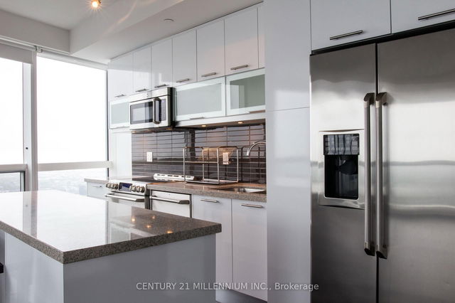 7002 - 388 Yonge Street