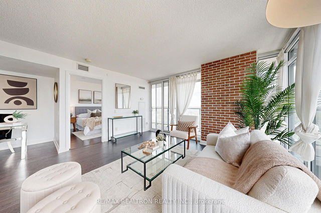 1612 - 72 Esther Shiner Boulevard