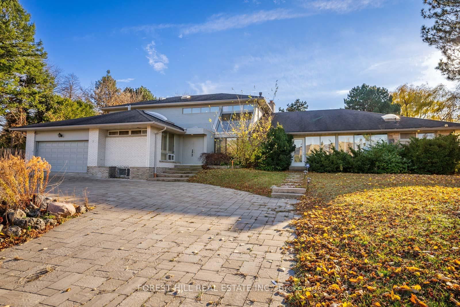 Detached House for sale at 1 Caldy Court, Toronto, St. Andrew-Windfields, M2L 2J5 - MLS: C12113388